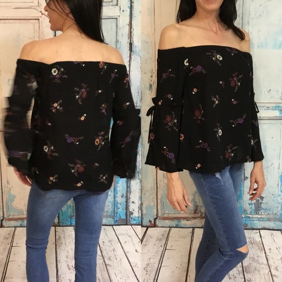 Last 1 Small! Floral Off the Shoulder Top - Picture 2 of 7
